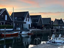 Peaceful Villa on the Water in Stavoren