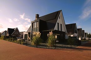 Peaceful Villa on the Water in Stavoren