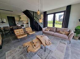 Luxurious Detached Water Villa With Jetty