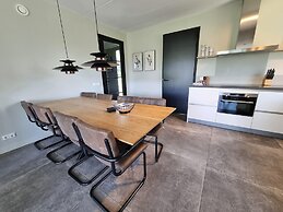 Luxurious Detached Water Villa With Jetty