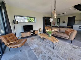 Luxurious Detached Water Villa With Jetty