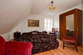 Historical Holiday Home 400 m From the sea