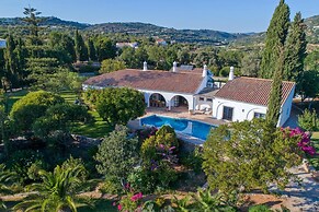 Villa dos Ciprestes by Portucasa