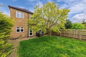 5- bed gem in Barnet, Short let Luxury Awaits