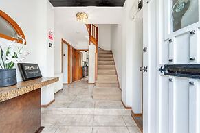 5- bed gem in Barnet, Short let Luxury Awaits