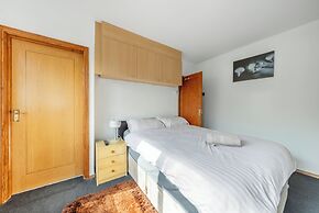 5- bed gem in Barnet, Short let Luxury Awaits