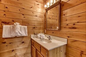 Point Of View - Spacious 2 Bedroom With a Loft Just off Glades Road 2 