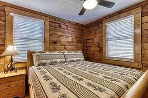 Er15 - A Bears Life Great Location - Close To Town! 3 Bedroom Cabin by