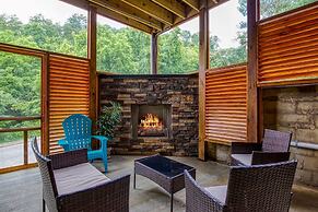 Ern841 - Sweet Feet Retreat - Location, Location, And Private Indoor P
