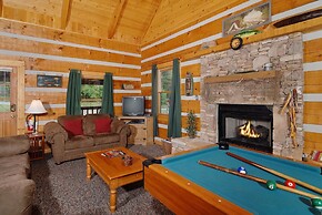 Mountain Lake Getaway - Great Location! 1 Bedroom Cabin by RedAwning