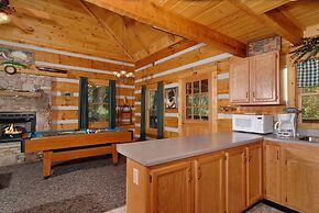 Mountain Lake Getaway - Great Location! 1 Bedroom Cabin by RedAwning