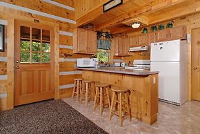 Mountain Lake Getaway - Great Location! 1 Bedroom Cabin by RedAwning
