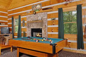 Mountain Lake Getaway - Great Location! 1 Bedroom Cabin by RedAwning