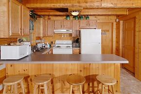 Mountain Lake Getaway - Great Location! 1 Bedroom Cabin by RedAwning