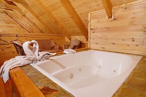 Mountain Lake Getaway - Great Location! 1 Bedroom Cabin by RedAwning