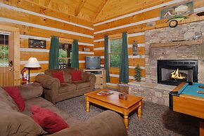 Mountain Lake Getaway - Great Location! 1 Bedroom Cabin by RedAwning