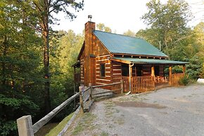Mountain Lake Getaway - Great Location! 1 Bedroom Cabin by RedAwning