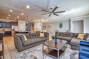 Windsor at Westside-8 Bedrooms House w/Pool-3701WW 8 Home by RedAwning