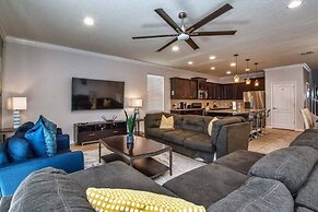 Windsor at Westside-8 Bedrooms House w/Pool-3701WW 8 Home by RedAwning