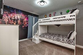 Close To Clubhouse, Pool & Jucuzzi-7031sr 6 Bedroom Home by RedAwning