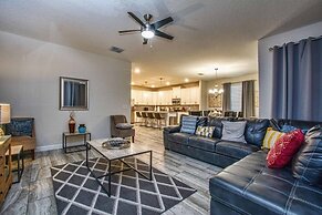 Close To Clubhouse, Pool & Jucuzzi-7031sr 6 Bedroom Home by RedAwning