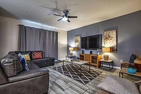 Close To Clubhouse, Pool & Jucuzzi-7031sr 6 Bedroom Home by RedAwning