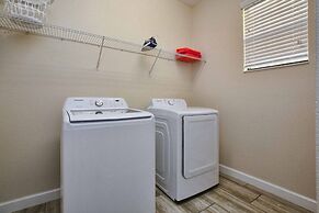 Close To Clubhouse, Pool & Jucuzzi-7031sr 6 Bedroom Home by RedAwning