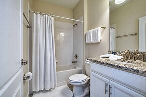 Close To Clubhouse, Pool & Jucuzzi-7031sr 6 Bedroom Home by RedAwning