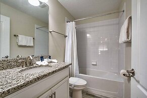 Close To Clubhouse, Pool & Jucuzzi-7031sr 6 Bedroom Home by RedAwning