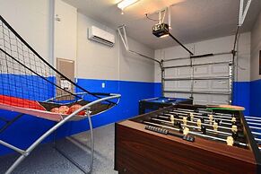 Close To Clubhouse, Pool & Jucuzzi-7031sr 6 Bedroom Home by RedAwning