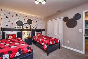 Close To Clubhouse, Pool & Jucuzzi-7031sr 6 Bedroom Home by RedAwning