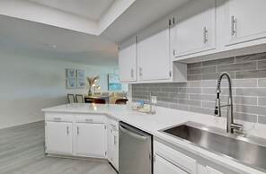 344 El Matador 1 Bedroom Condo by RedAwning