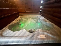 Er215 â Red Bird Haven Great Location â Close To Town! 3 Bedroom Cabin