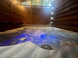 Er215 â Red Bird Haven Great Location â Close To Town! 3 Bedroom Cabin