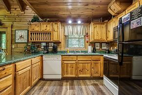 Er215 â Red Bird Haven Great Location â Close To Town! 3 Bedroom Cabin