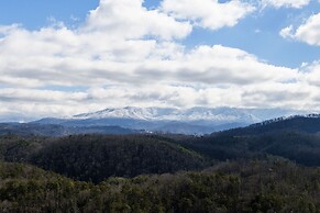 Majestic Mountain View - Great Location! - Convenient To Everything! 2