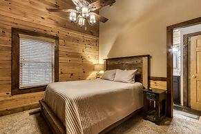 Cuddlin' Up, Er209 - Luxury At Its Finest And Location That Can't Be B