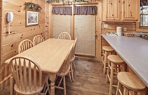 Er308- The Cozy Bear- Great Location- Close To Town 2 Bedroom Cabin by