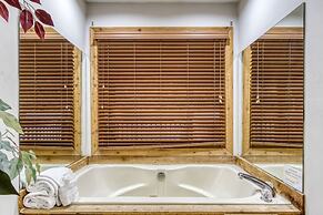 Er38r Grandpa's Getaway - Great Location- Close To Town 2 Bedroom Cabi