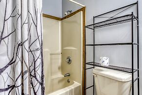 Er38r Grandpa's Getaway - Great Location- Close To Town 2 Bedroom Cabi