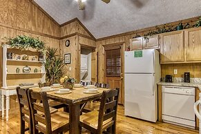 Er38r Grandpa's Getaway - Great Location- Close To Town 2 Bedroom Cabi