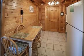 Er36 - Cozy Creekside Great Location- Close To Town 1 Bedroom Cabin by