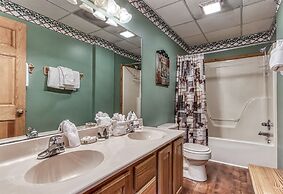 Er92 - Virginia's Villa - Great Location! Close To All The Action! 5 B