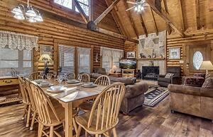 Er92 - Virginia's Villa - Great Location! Close To All The Action! 5 B