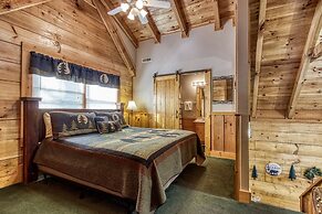 Er83 - Savage Loft - Your Close To The Action Cabin Getaway 2 Bedroom 