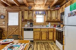 Er83 - Savage Loft - Your Close To The Action Cabin Getaway 2 Bedroom 