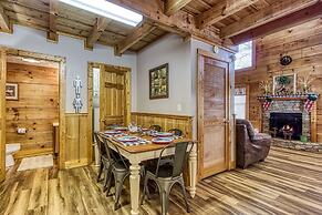 Er83 - Savage Loft - Your Close To The Action Cabin Getaway 2 Bedroom 