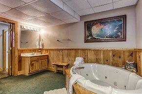 Er83 - Savage Loft - Your Close To The Action Cabin Getaway 2 Bedroom 