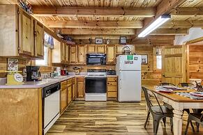 Er83 - Savage Loft - Your Close To The Action Cabin Getaway 2 Bedroom 