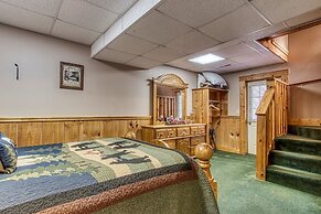 Er83 - Savage Loft - Your Close To The Action Cabin Getaway 2 Bedroom 